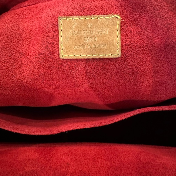 Louis Vuitton Excentri-Cité Handbag - Picture 14 of 16